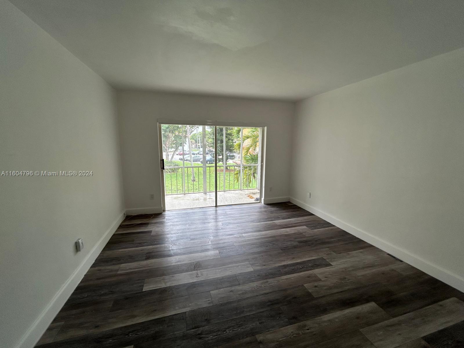 488 NW 165th St Rd #B-614, Miami, FL, 33169 Miami FL 33179